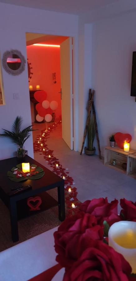 Gites Mas Des Rochers - Romance Tropicale Avec Spa Le Beausset Exterior photo
