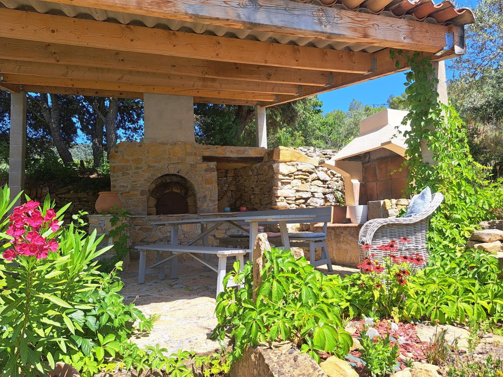 Gites Mas Des Rochers - Romance Tropicale Avec Spa Le Beausset Exterior photo
